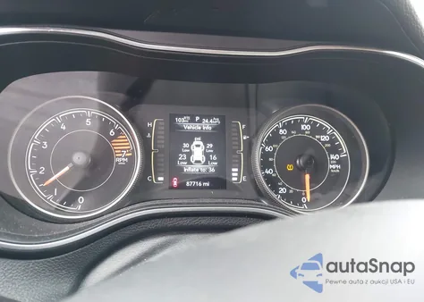 2019 Jeep Cherokee Latitude Plus 4X4 z USA, uszkodzony, nr VIN 1C4PJMLB2KD433301